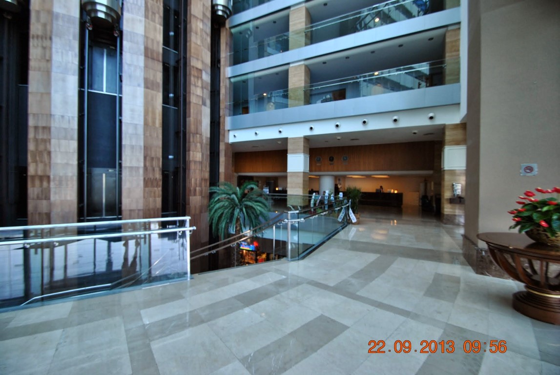 imagini hotel TITANIC LARA